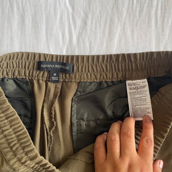 Banana Republic Olive Tapered Pants (sz M) - Picture 4 of 7